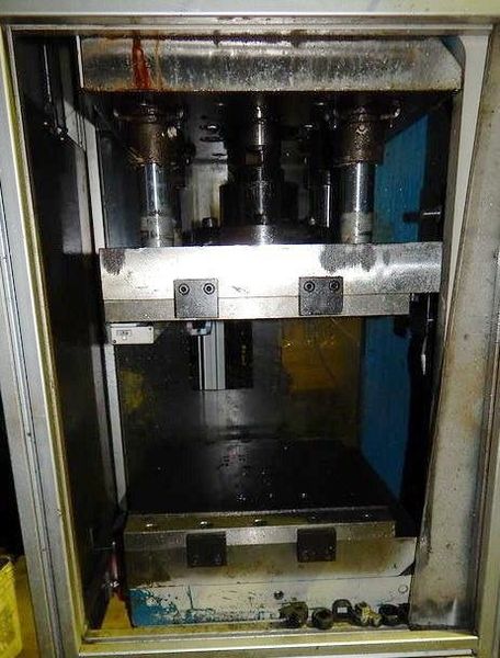 34 Ton FARGER & JOOSTEN MULTIPOWER Air/Oil Press