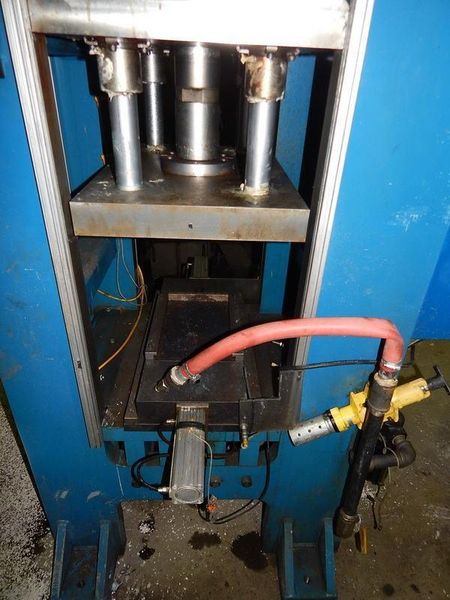 90 Ton FARGER & JOOSTEN MULTIPOWER Air/Oil Press