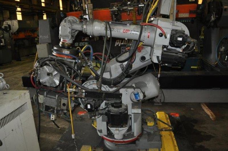 ARCWORLD YASKAWA MOTOMAN ROBOTIC SPOTWELDING CELL