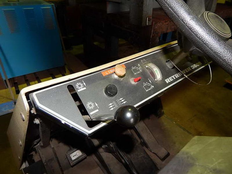 ADVANCE FLOOR SWEEPER