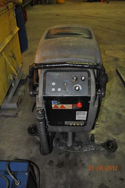 WINDSOR STRIDE 2 WALK BEHIND FLOOR SCRUBBER