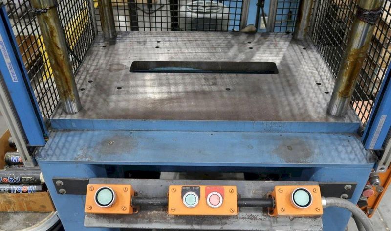 4.5 TON NEFF 4 POST HYDRAULIC PRESS