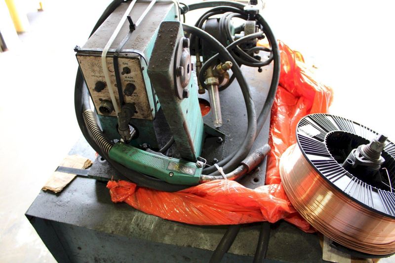 400 AMP LINDE WIRE WELDER