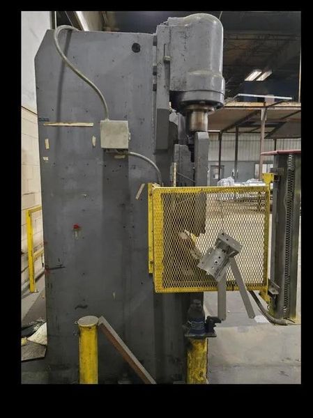 110 TON X 10' PACIFIC HYDRAULIC PRESS BRAKE