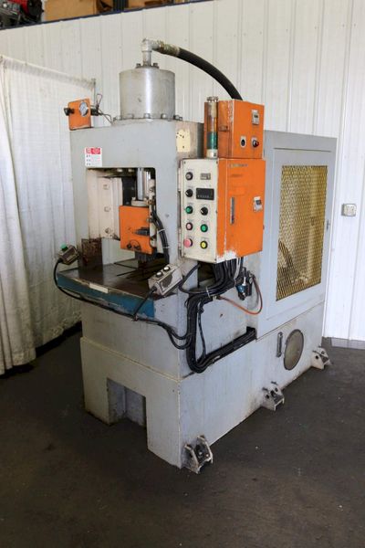80 TON YAO SHENG MODEL TSH-TUVB-830 HYDRAULIC PRESS: STOCK 68630