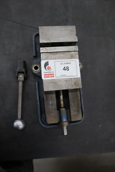 Kurt D-40 4" Machine Vise, Steel Jaws, Handle- Auction Item