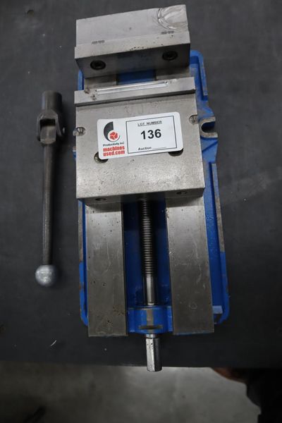 Kurt D-688 6" Machine Vise, Steel Jaws, Handle- Auction Item
