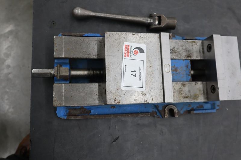 Kurt D-688 6" Machine Vise, Steel Jaws, Handle- Auction Item