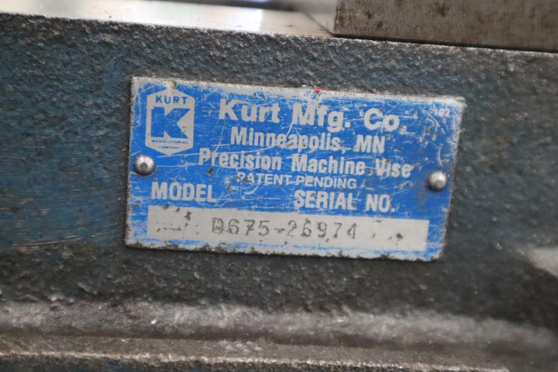 Kurt D-675 6" Machine Vise, Steel Jaws, Handle- Auction Item