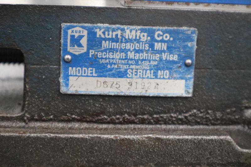 Kurt D-675 6" Machine Vise, 6" Jaws, Handle- Auction Item