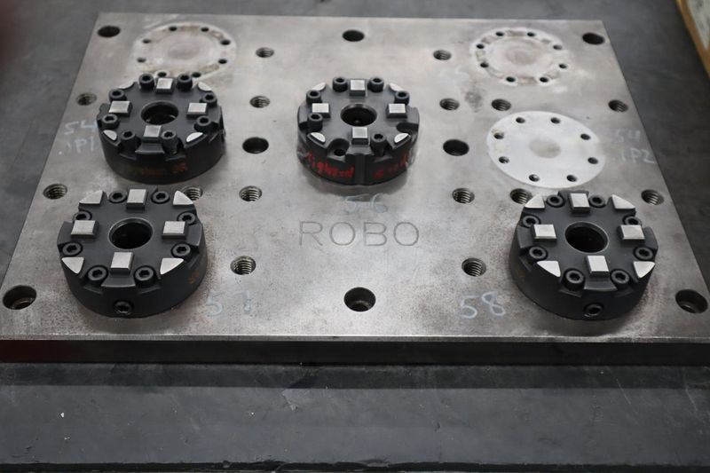 System 3R Macro Standard Manual Chucks 3R-600.24-S (4) with Base Plate- Auction Item