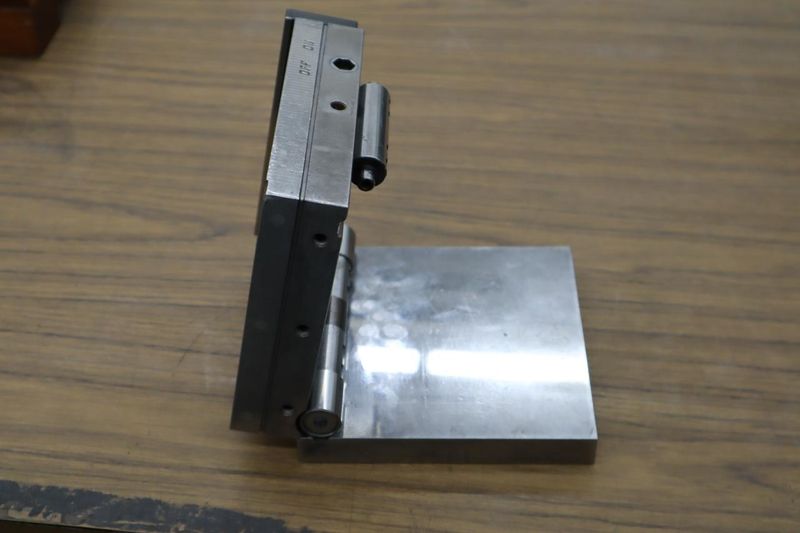 Hermann Schmidt 6" x 6" Magnetic Sine Chuck, Single Tilt, Fine Pole- Auction Item