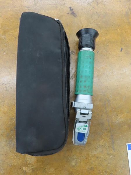 Vee Gee BX10 Refractometer 0-10% BRIX Scale w Case- Auction Item