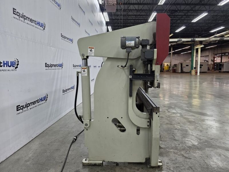 Accurpress 710010 100 Ton x 10′ 3-Axis CNC Hydraulic Press Brake