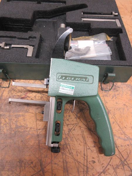 Federal 99P-20 Internal Groove/Diameter Gage 3.5" Reach 3" Range and .0005" Indicator, with Spare Arms and Metal Carry Case- Auction Item