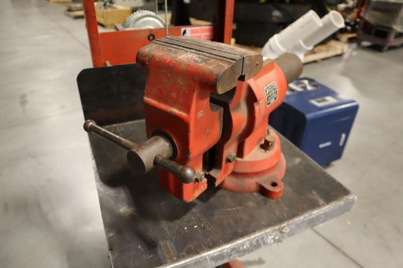 Swordfish 6" Bench Vise, Swivel Base- Auction Item