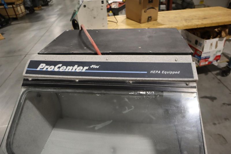 Comco CTR200-1 Pro Center Plus Micro-Abrasive Blast Workstation with Air Tank- Auction Item