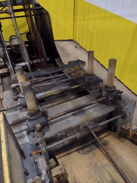 10,000 LB X 24" WIDE X .187" AIR FEEDS COIL CRADLE STRAIGHTENER / UNCOILER: STOCK 17042
