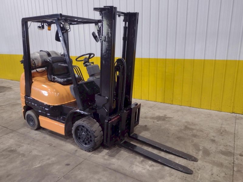 4,700 LBS TOYOTA MODEL #42-6FGCU25 LP GAS FORKLIFT: STOCK #23743