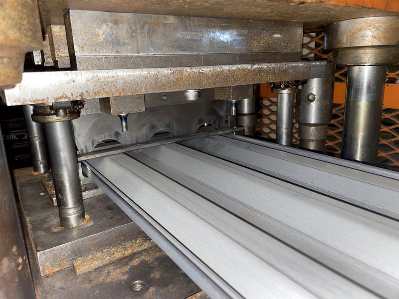 7 TON & 3 TON AIRAM TRAVELING PUNCH & CUTOFF PRESSES: STOCK #18420