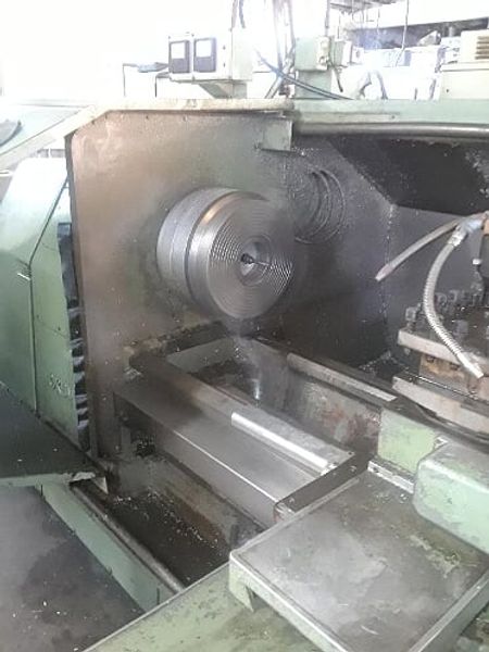 OSP 2200L CNC CONTROL, 8" AND 12" CHUCKS Under Power / Capable of handling up to 18 inch chuck