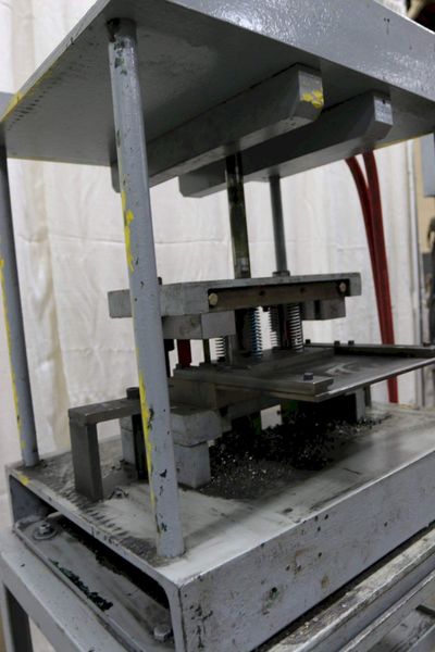 2 TON CUSTOM PNEUMATIC 4 POST PRESS: STOCK #69324
