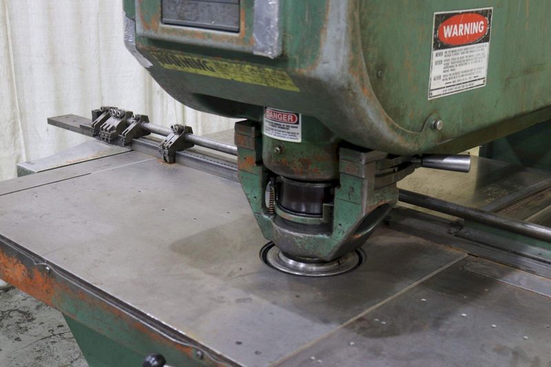 30 TON STRIPPIT 30/30 SINGLE END PUNCH: STOCK #72586