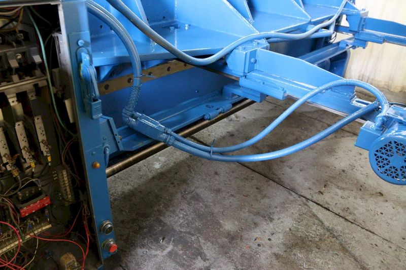 10' X 3/16" WYSONG MODEL #1010 POWER SQUARING SHEAR: STOCK #69817