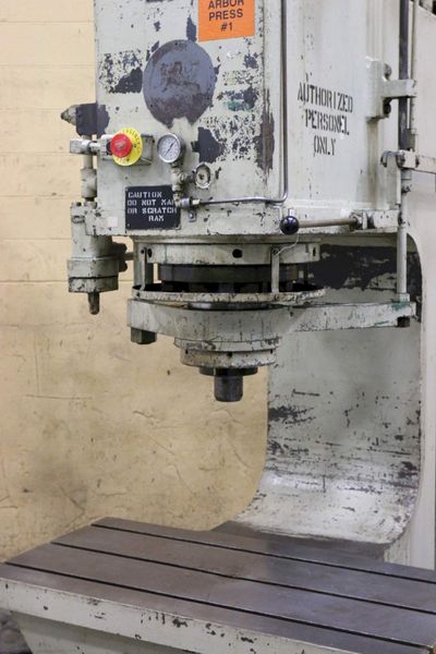 125 TON WILLIAMS & WHITE HYDRAULIC C FRAME PRESS: STOCK #69815