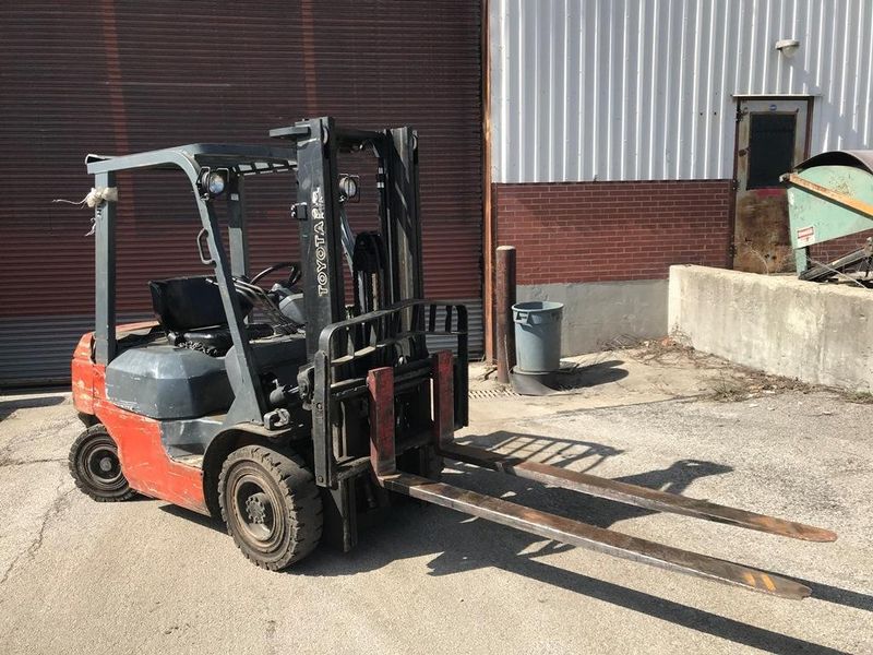 4800 LBS TOYOTA GAS FORKLIFT: STOCK #63859