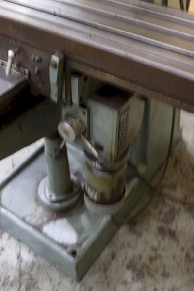 2 HP BEAVER VERTICAL RAM TYPE MILL: STOCK #73241