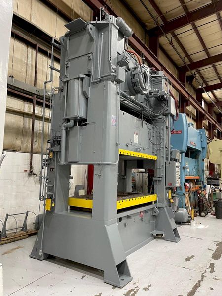 300 ton Verson S2-300-96-48t, New 1995