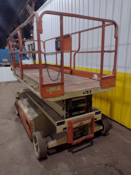 28' JLG MODEL #2658-E SCISSOR MAN LIFT 1,000 LB CAPACITY: STOCK #19394