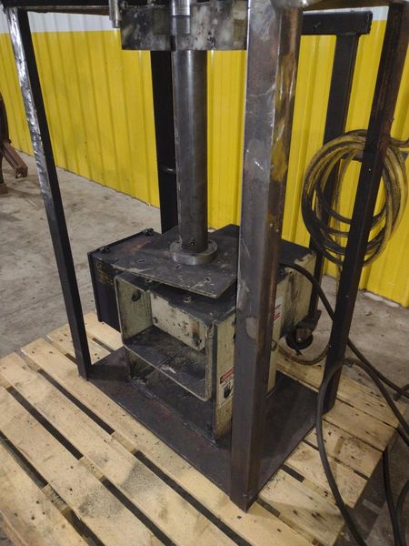 500 LB PANDJIRIS MODEL ALPHA 5-3 WELDING POSITIONER, 115 VOLT: STOCK #23359