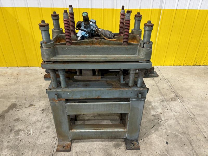 12 TON AIRAM 4-POST PNEUMATIC CUTOFF PRESS: STOCK #21325