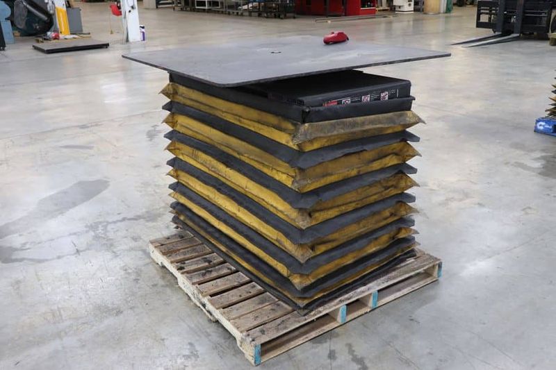 Autoquip  2500 lb. Capacity Hydraulic Lift Table