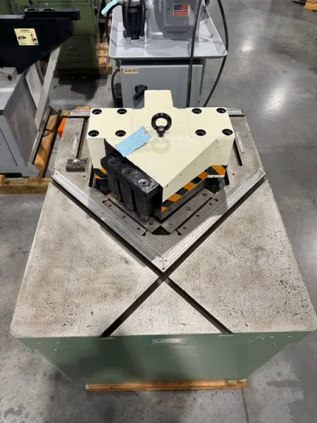 CHICAGO D&K HN-25 ¼” Hydraulic Notcher USA #8134
