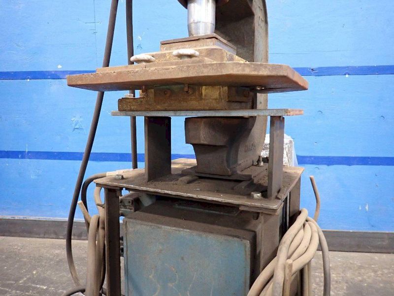 50 TON WA WHITNEY PORTABLE SINGLE END PUNCH: STOCK #79003