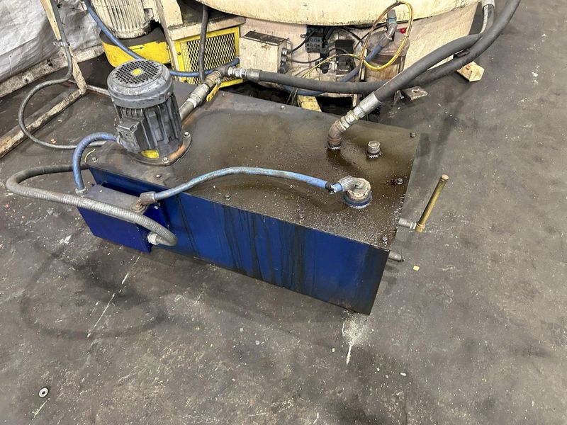 24 CUBIC FT GIANT GB-24DHW VIBRATORY COB DRYER: STOCK #77690
