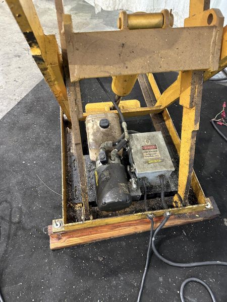 2000 LB  ECONO-LIFT HYDRAULIC SCISSOR LIFT TABLES: STOCK #77595