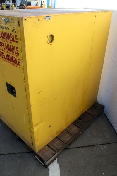 PAINT CABINET: STOCK #75752