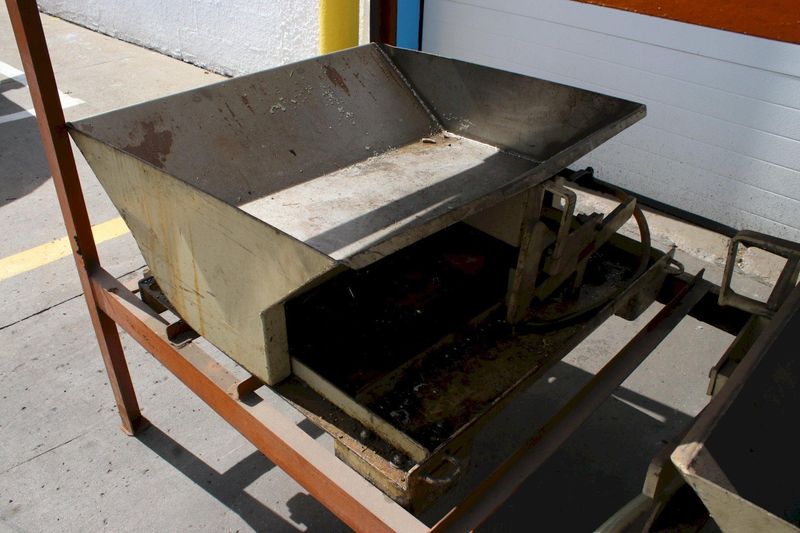 RACK WITH 4 DUMP HOPPERS: STOCK #75719