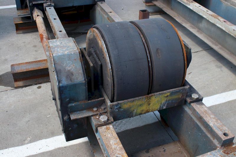 SET DRIVE AND IDLER TANK ROLLS: STOCK #75340