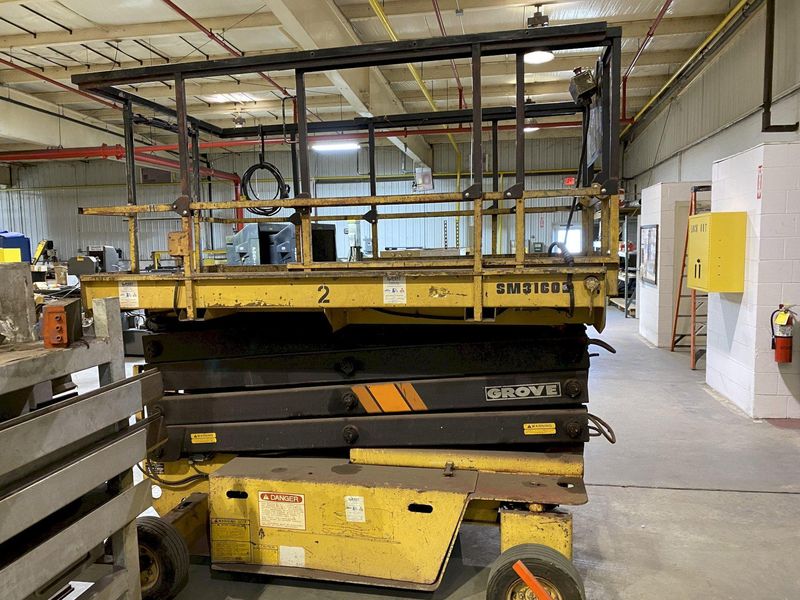 GROVE MODEL #SM3160E SCISSOR LIFT: STOCK #74952