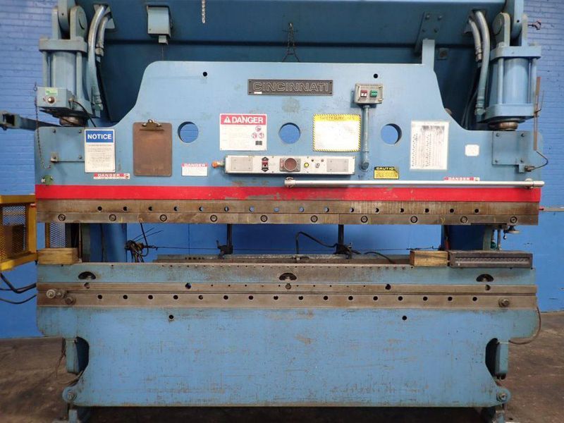 90 TON X 10' CINCINNATI HYDRAULIC PRESS BRAKE: STOCK #73961