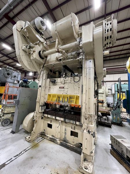 300 ton Niagara SC2-300-72-42P Used Straight Side Double Crank Mechanical Metal Stamping Press F