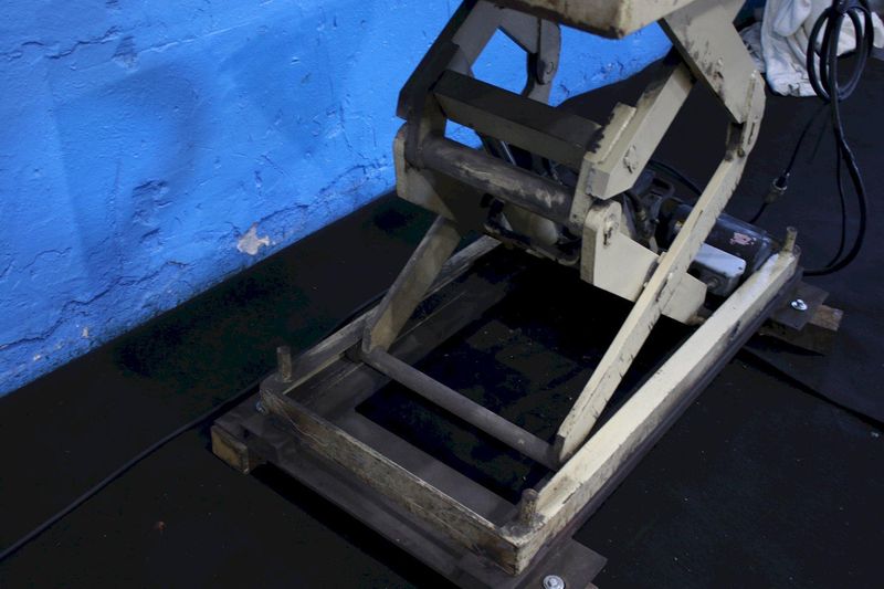 4000 LBS GLOBE HYDRAULIC SCISSORS LIFT TABLE: STOCK #75141