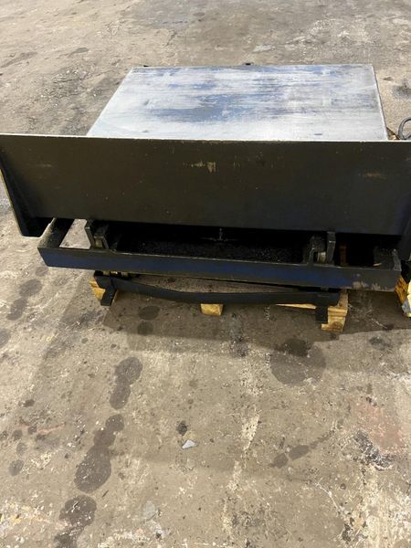 5,000 LB VESTIL MODEL #EHLTT-4848-5-47 HYDRAULIC LIFT AND TILT SCISSOR TABLE: STOCK #20544