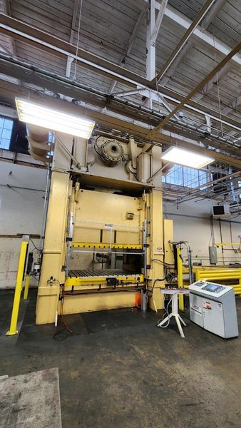 800 ton Niagara Model# SE2-800-96-60, Straight Side Mechanical Metal Stamping Press For Sale, Re