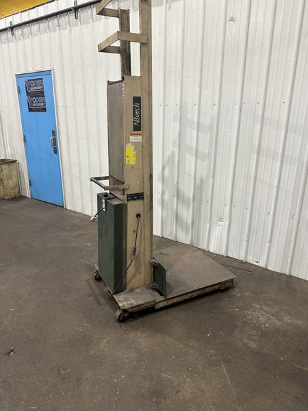 1000 LB BEECH HYDRAULIC STACKER:  STOCK #77446